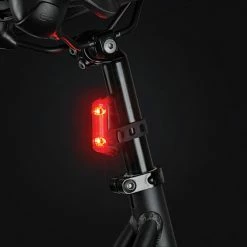 AXA DWN REAR SIGNAL éclairage Arrière à Batterie Avec Feu De Stop -Pneu De Vélo Importe Magasin 701575E66C3A0632196CE287ABBBB28B