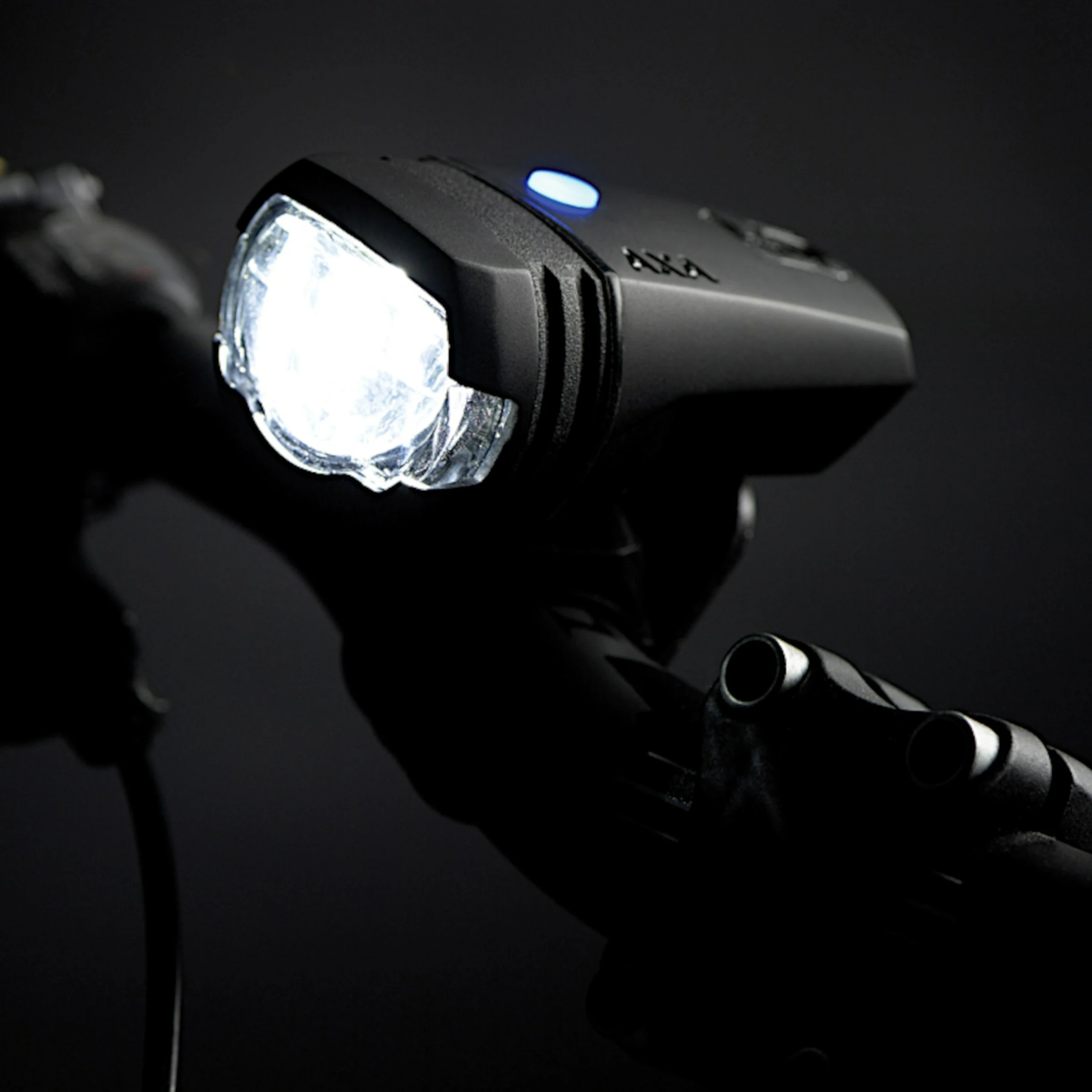 AXA GREENLINE éclairage Avant à Batterie 50 Lux 4 AXA GREENLINE éclairage Avant à Batterie 50 Lux – Image 4